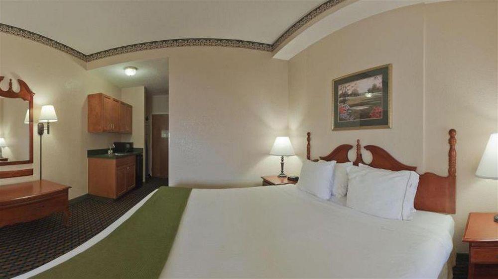 Holiday Inn Express Hotel & Suites Sanford By Ihg Екстериор снимка