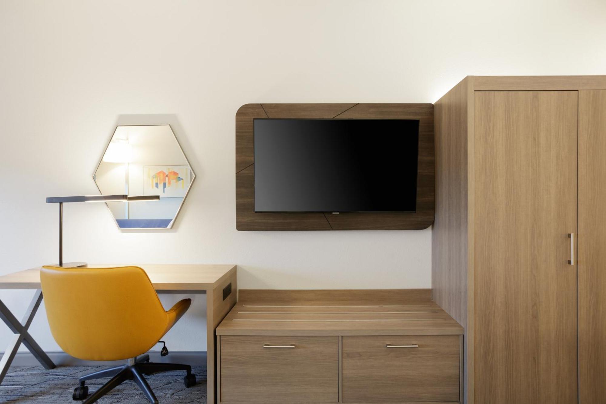 Holiday Inn Express Hotel & Suites Sanford By Ihg Екстериор снимка