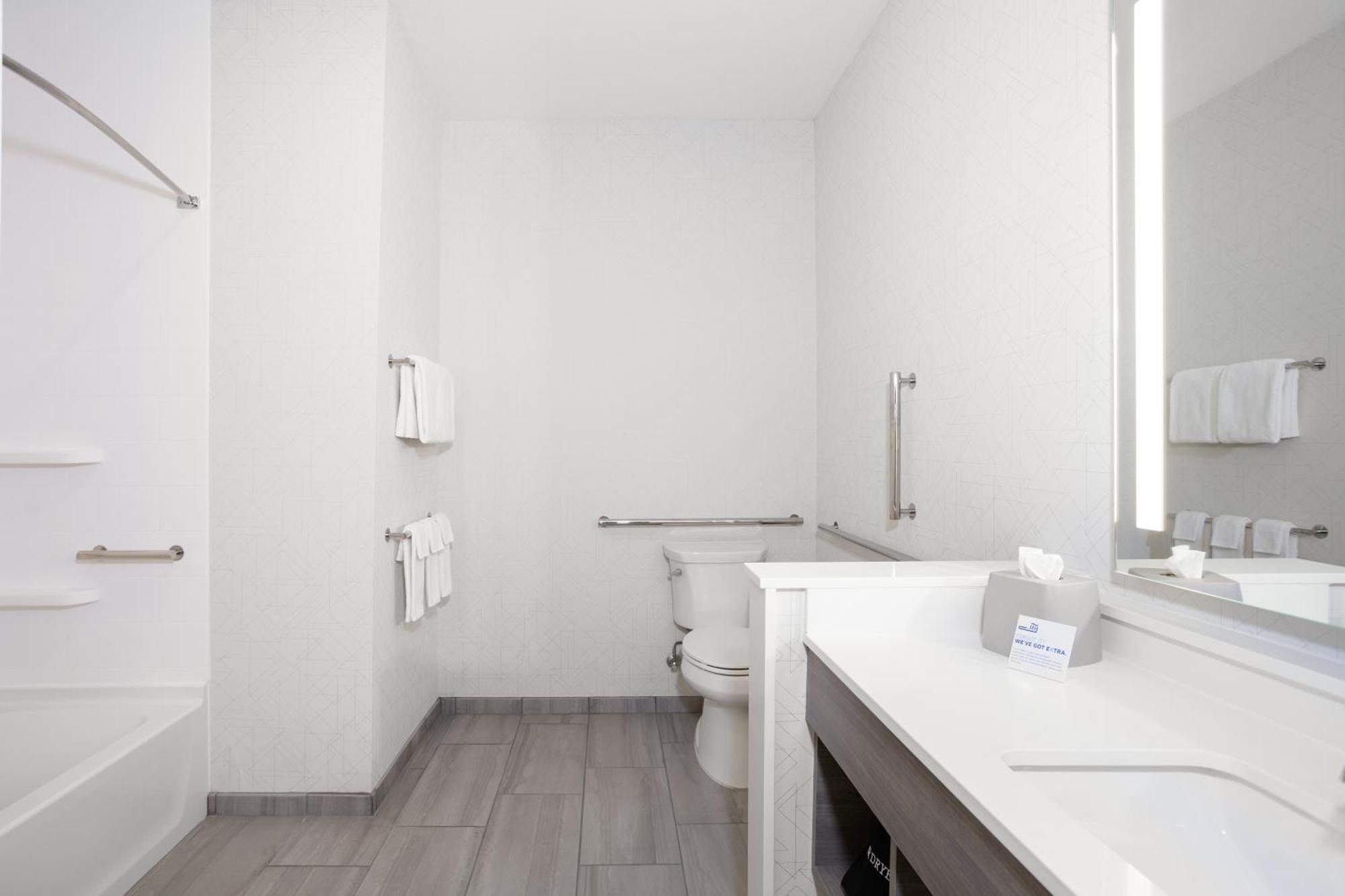 Holiday Inn Express Hotel & Suites Sanford By Ihg Екстериор снимка