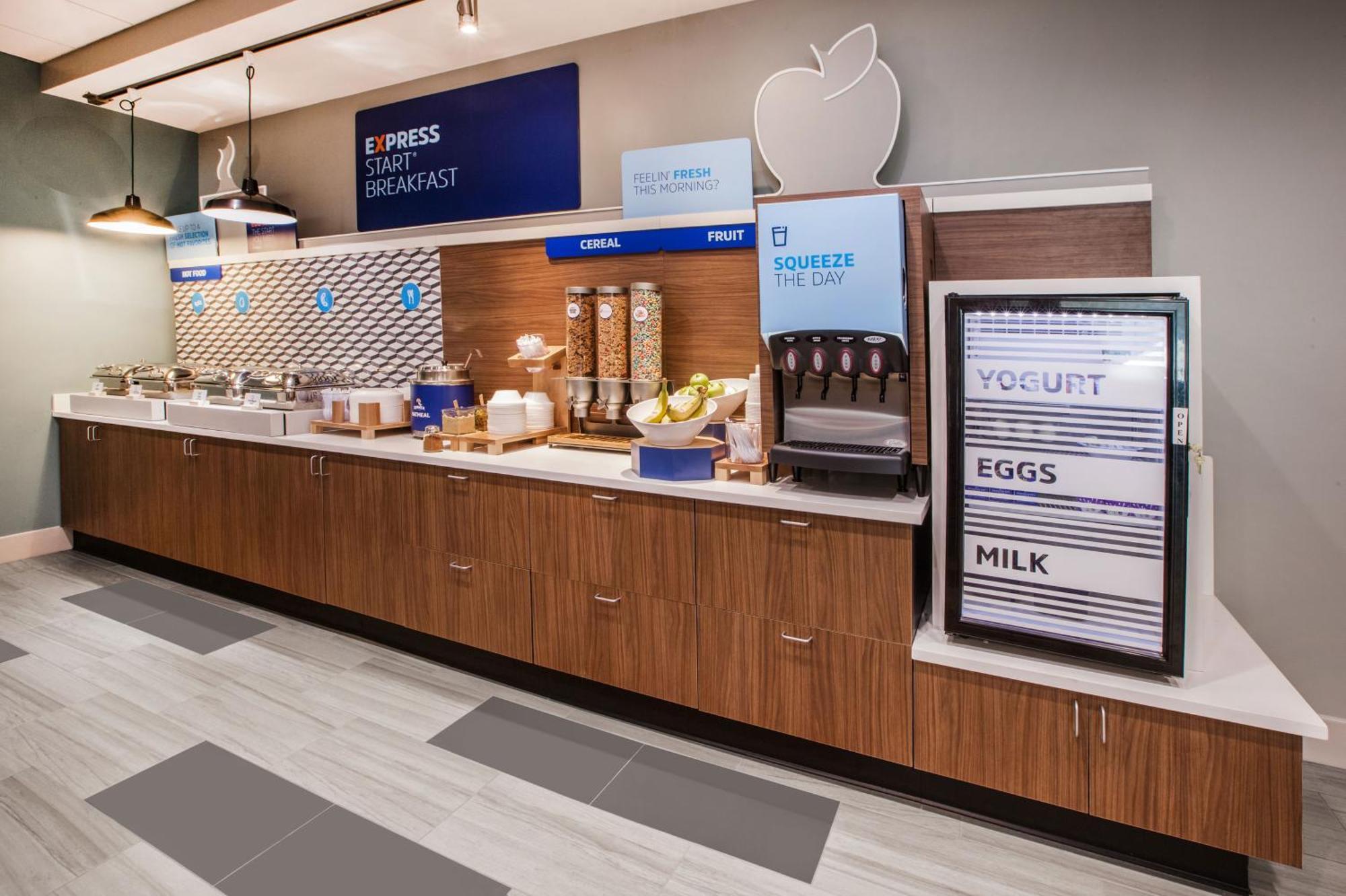 Holiday Inn Express Hotel & Suites Sanford By Ihg Екстериор снимка