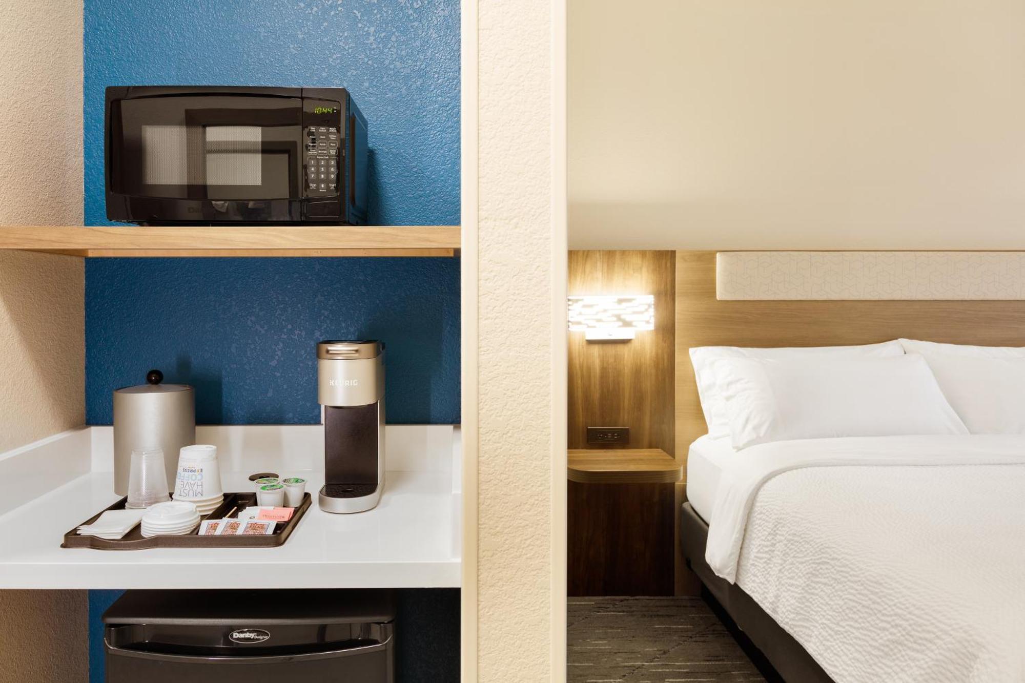 Holiday Inn Express Hotel & Suites Sanford By Ihg Екстериор снимка
