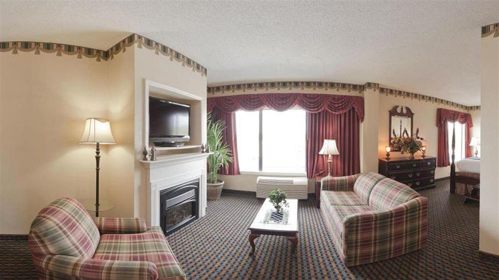Holiday Inn Express Hotel & Suites Sanford By Ihg Екстериор снимка