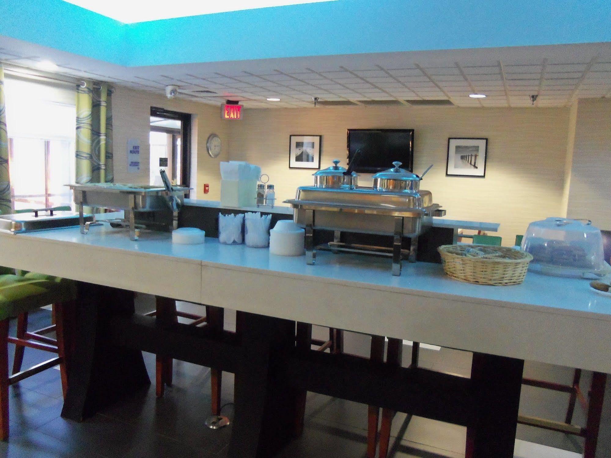 Holiday Inn Express Hotel & Suites Sanford By Ihg Екстериор снимка