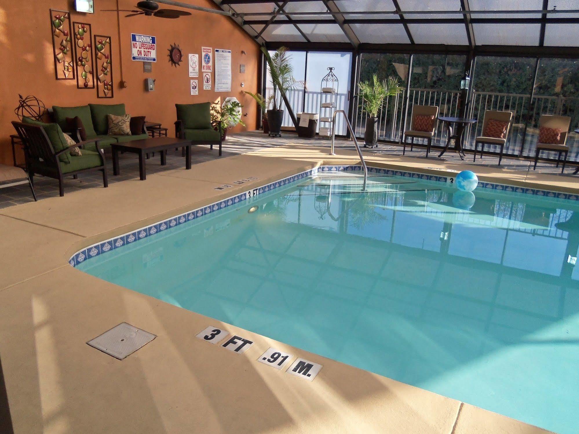 Holiday Inn Express Hotel & Suites Sanford By Ihg Екстериор снимка