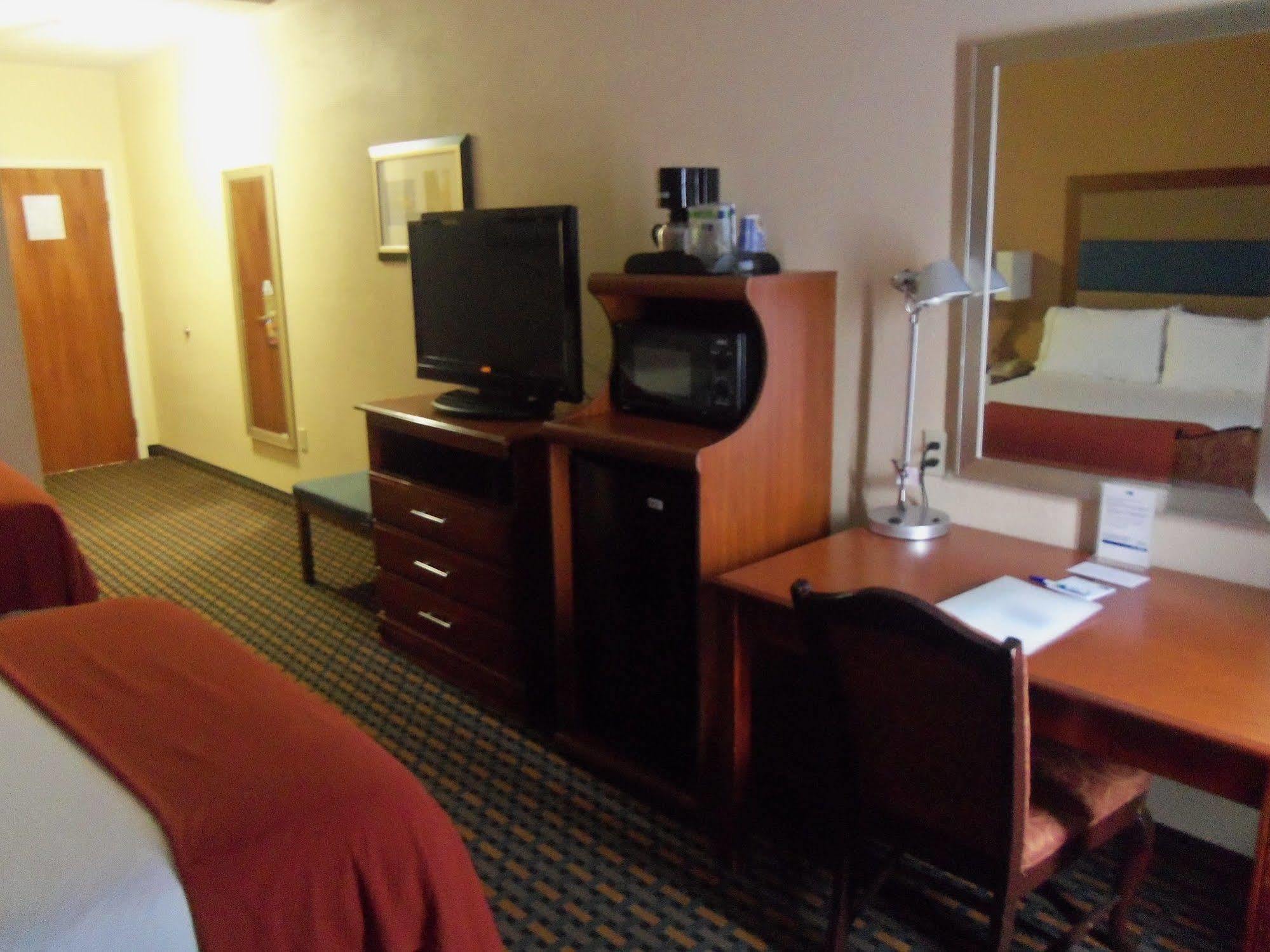 Holiday Inn Express Hotel & Suites Sanford By Ihg Екстериор снимка